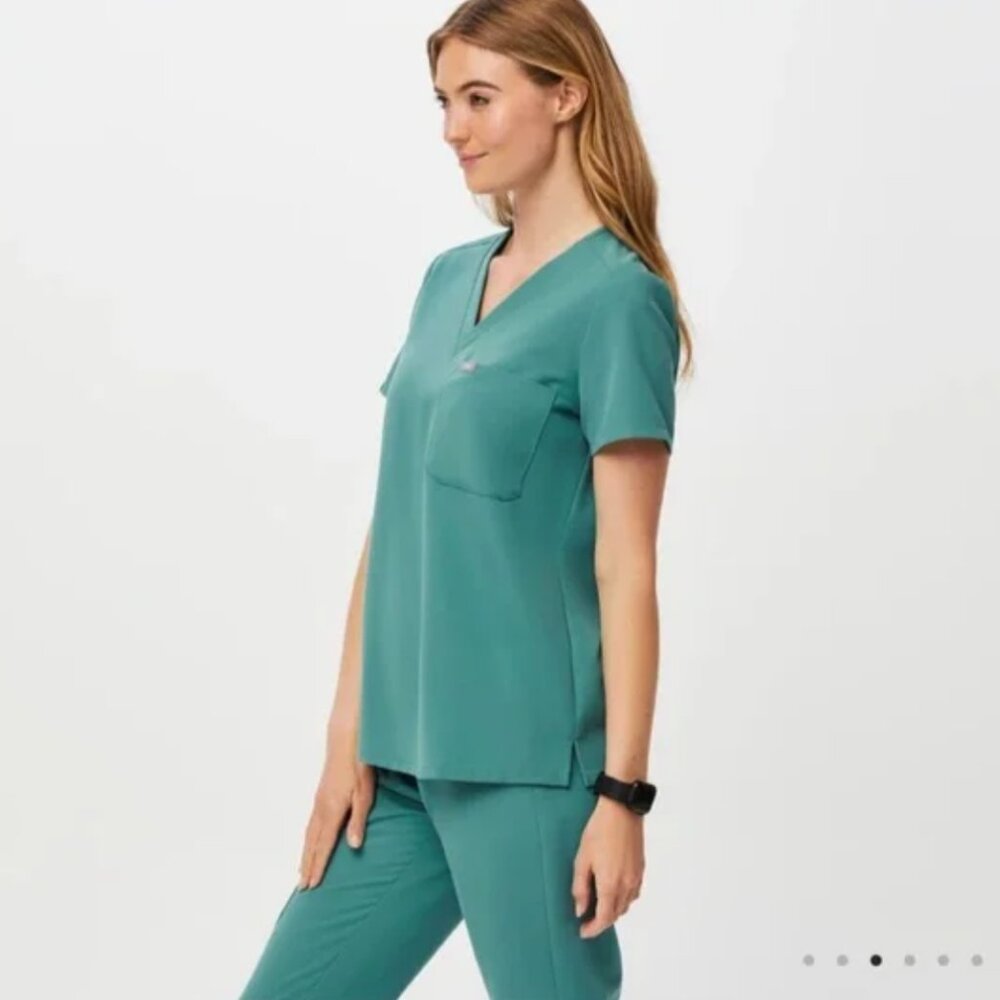 FIGS Cactus Catarina - One-Pocket Scrub Top - Picture 3 of 5